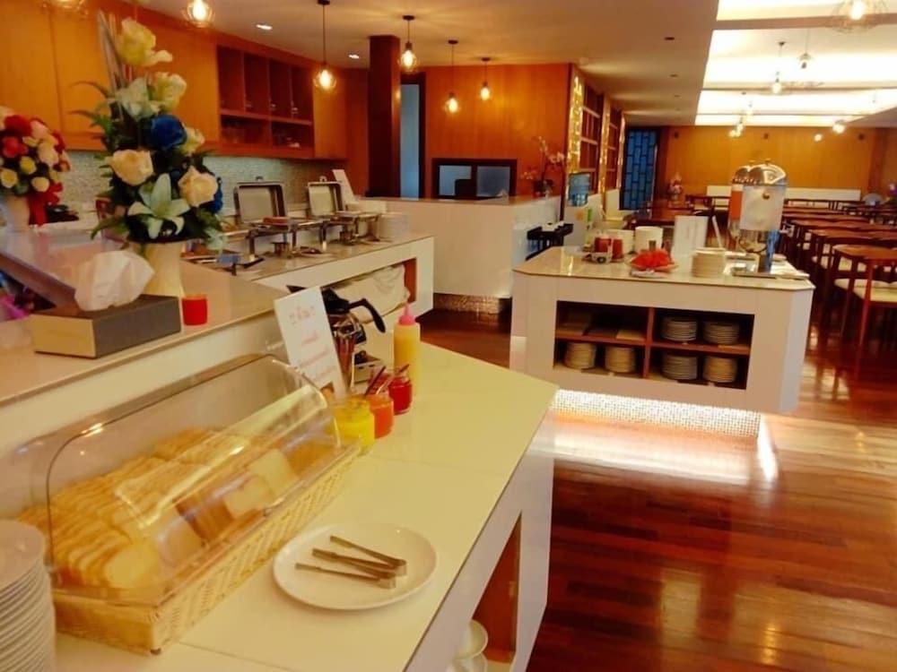 Tai-Shan Suites Ratchaburi Exterior photo