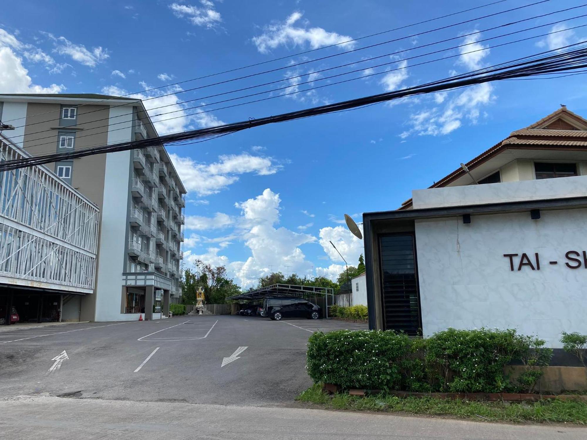 Tai-Shan Suites Ratchaburi Exterior photo