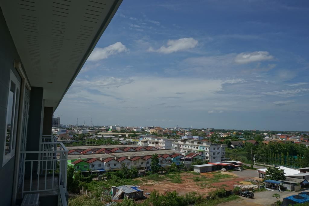 Tai-Shan Suites Ratchaburi Exterior photo