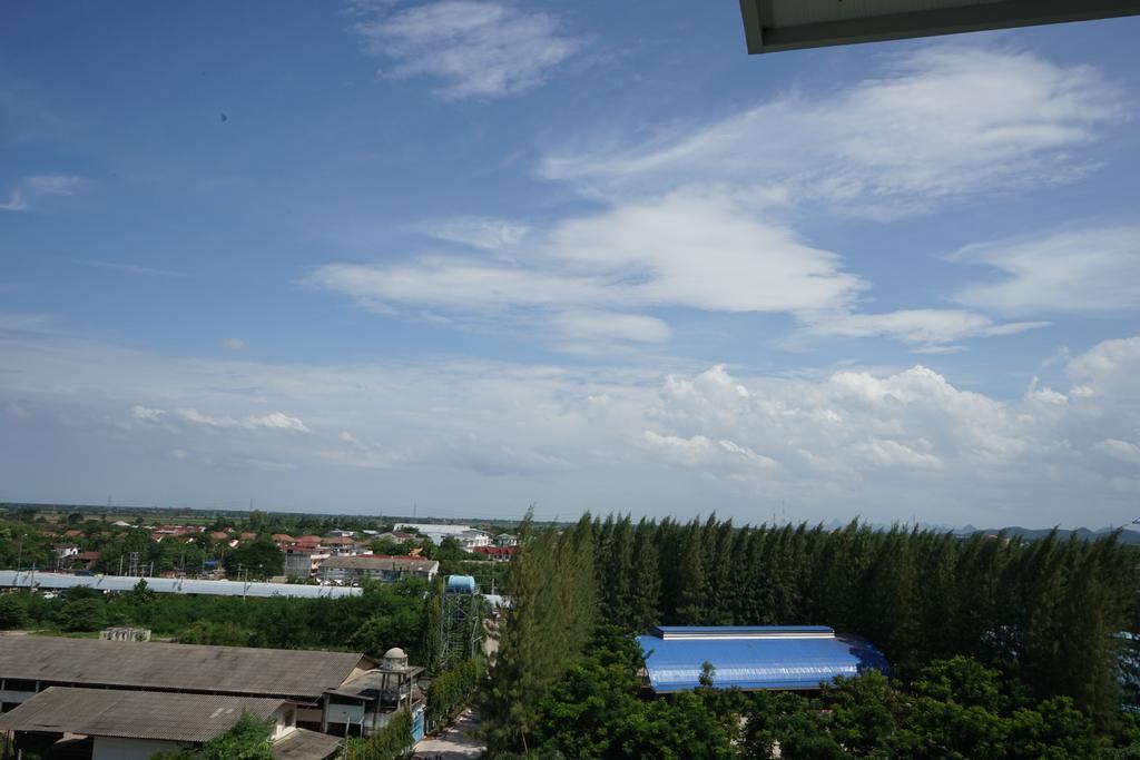 Tai-Shan Suites Ratchaburi Exterior photo